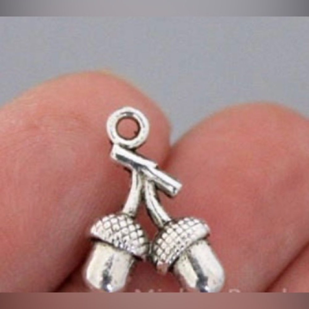 5 PCS Silver Acorn Charm Pendants - Antiqued Silver Charm